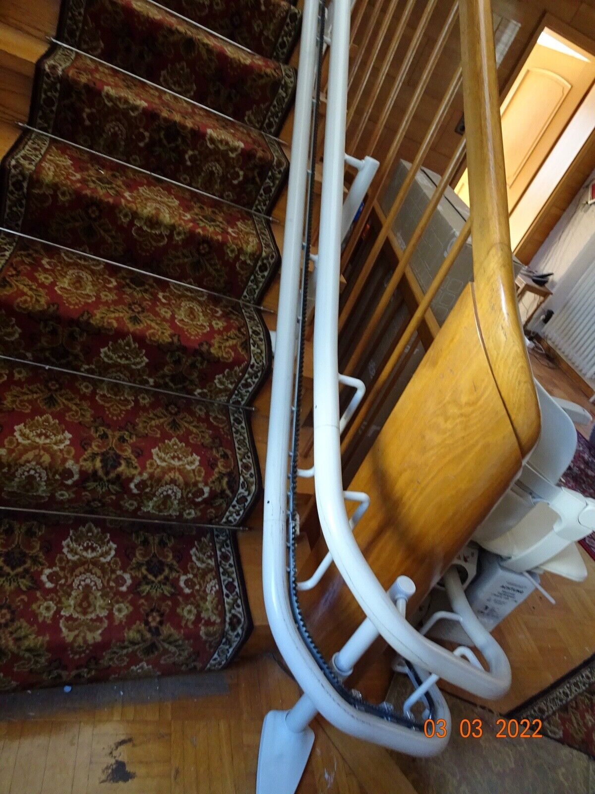 Gebrauchter Treppenlift für halb-gewendelte Treppe